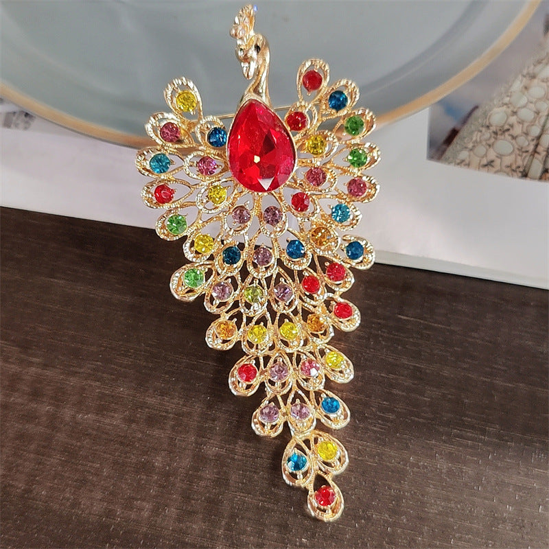 Retro peacock brooch featuring rhinestones