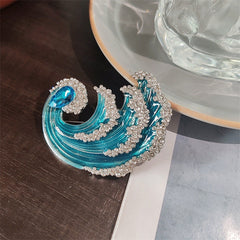 Versatile brooches in different colours