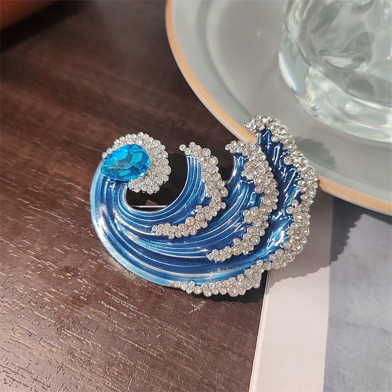 Close up of wave brooch detailing