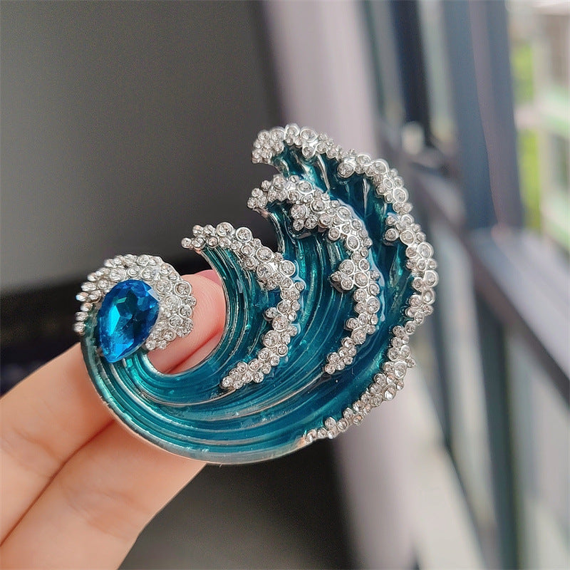 Close up of wave brooch detailing