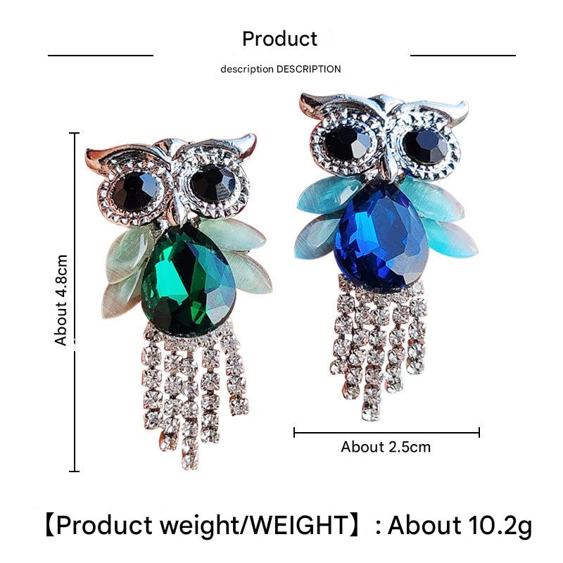 Beautiful animal brooch design on model