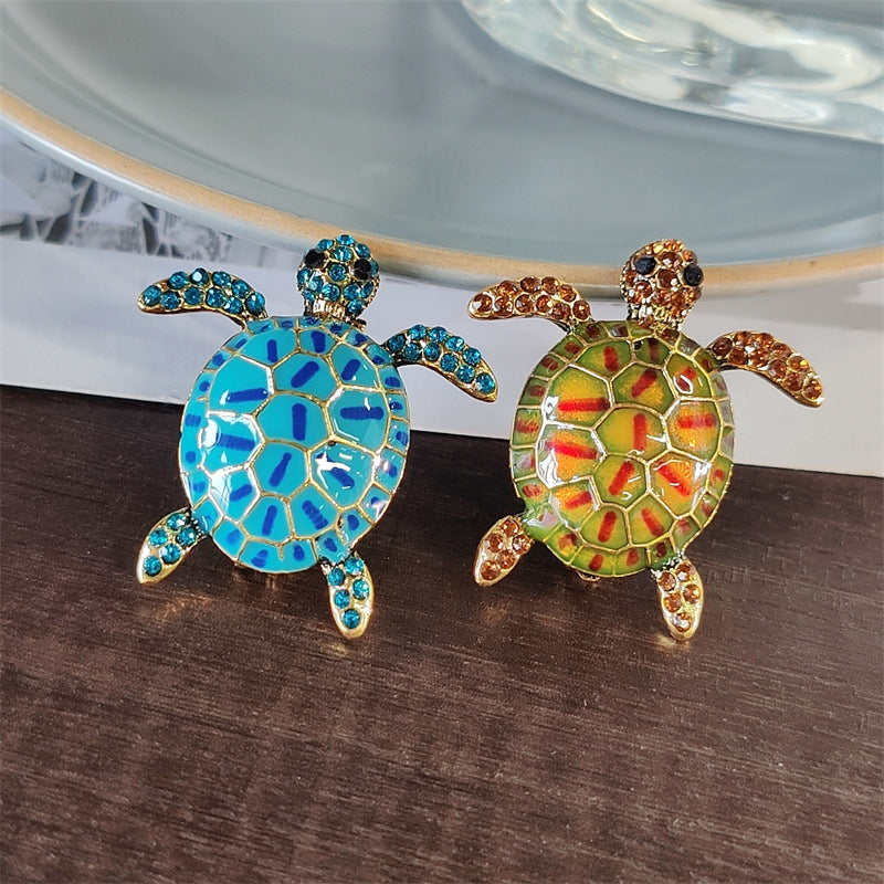Elegant turtle brooch close-up detail