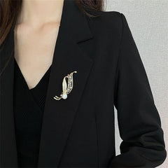 Fashion Accessory Leaf Brooch Display