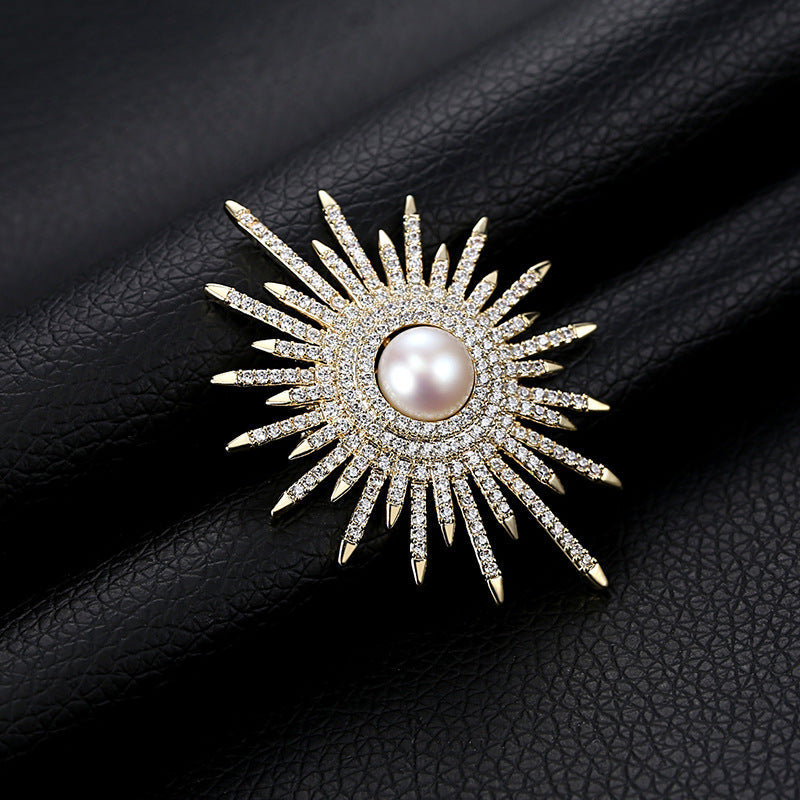 Decorative brooch pin with pearl details