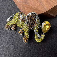 Elegant Brooch to Compliment Any Outfit - Image 8