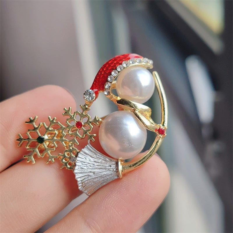 Elegant pearl snowman brooch details
