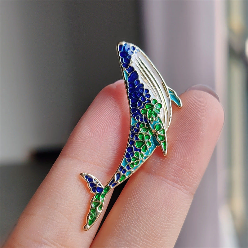Gift packaging for animal-themed brooch