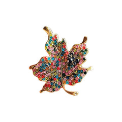 Display of multiple angles of the leaf brooch
