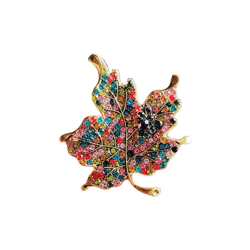 Display of multiple angles of the leaf brooch