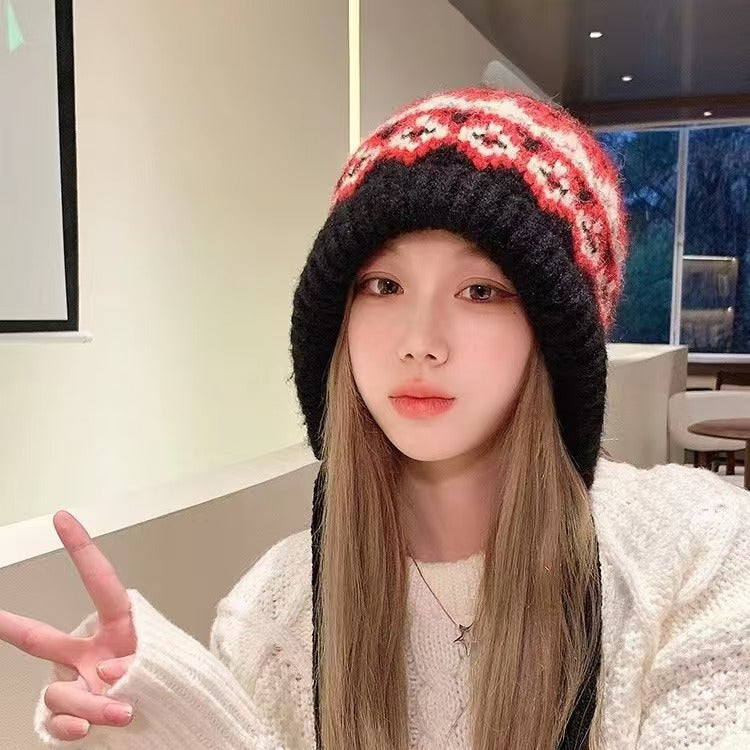 Stylish women's winter knitted beanie in black