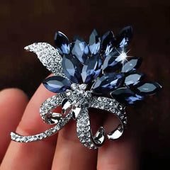 Floral design brooch image 3