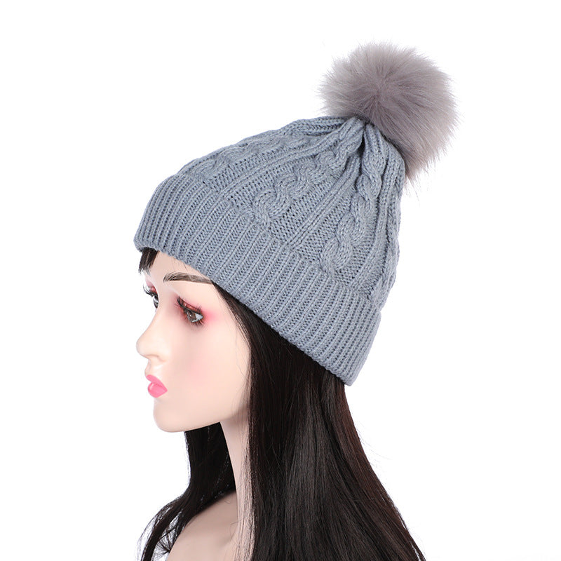 Stylish knit beanie in black with pom pom