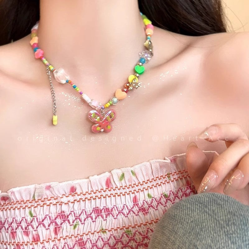 charming floral design necklace detail