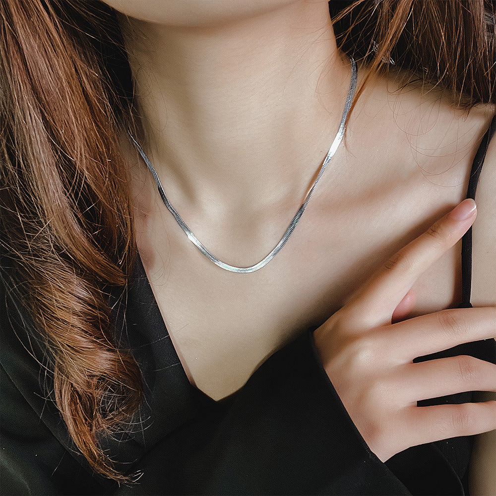 Choker Necklace Display with Accessories Image 9