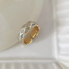 Butterfly ring with pearl and copper finish