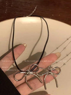 Close-up of the bowknot design of the necklace