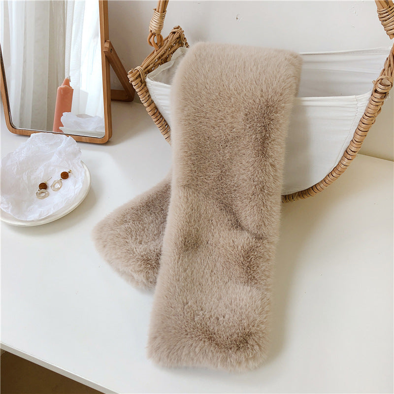 faux fur neck warmer in light grey colour