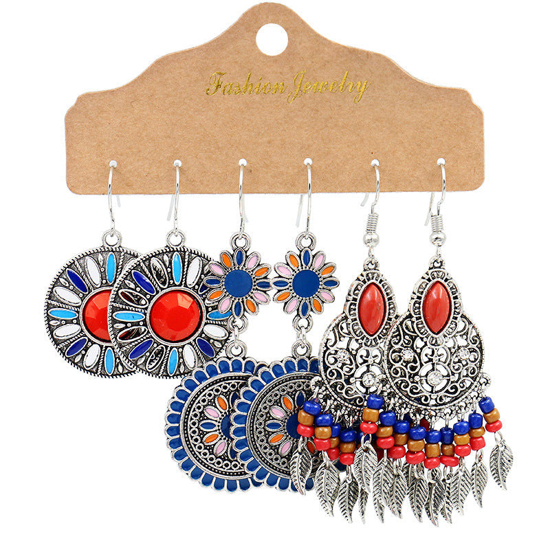 Stylish jewellery for women on model image 8