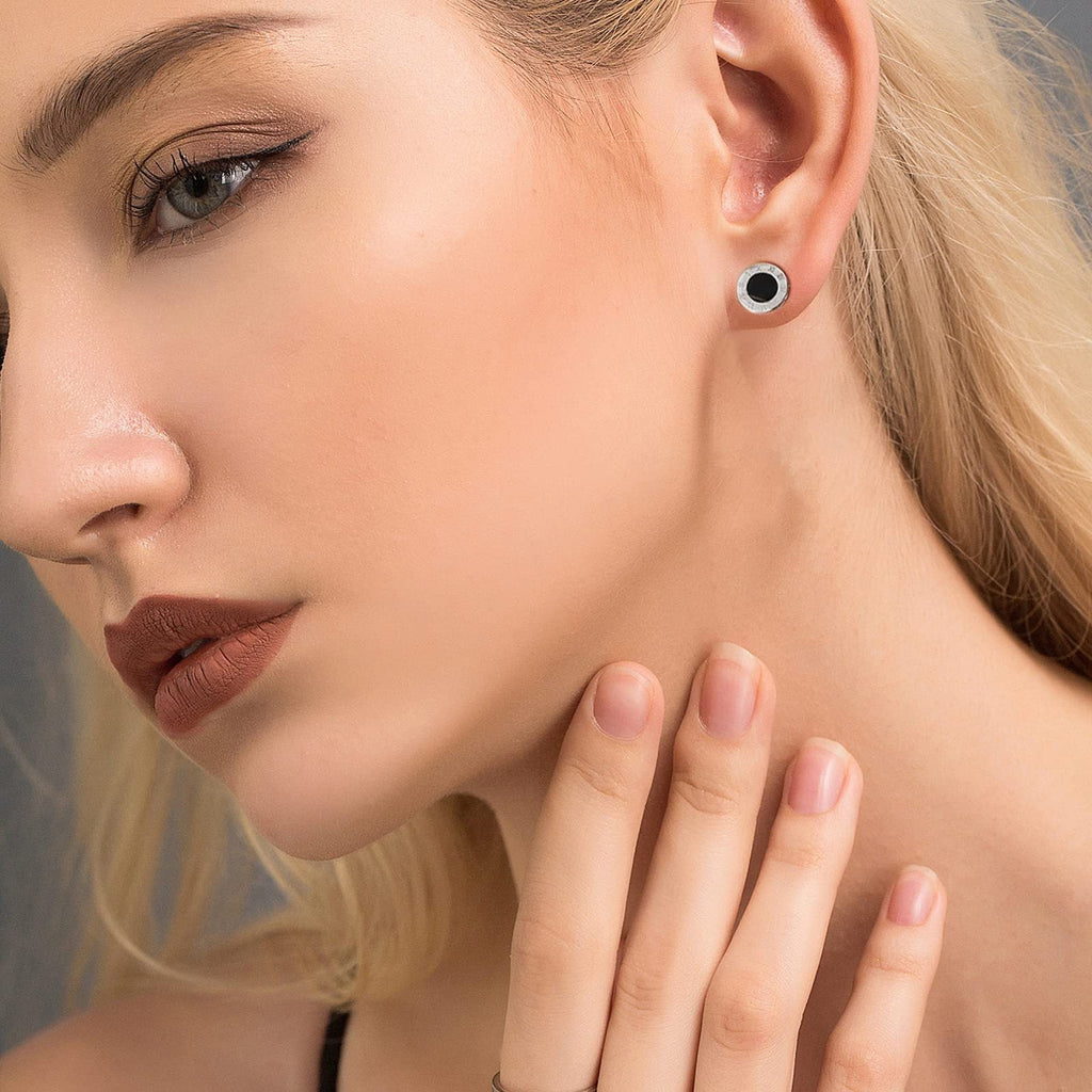 Set of fashionable hoop earrings in sleek designs