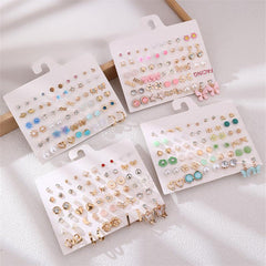 Variety of 30 pairs of earrings in a set