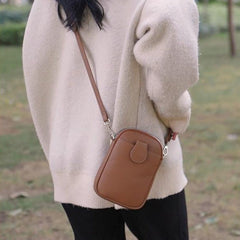 Cylindrical shaped crossbody bag in green