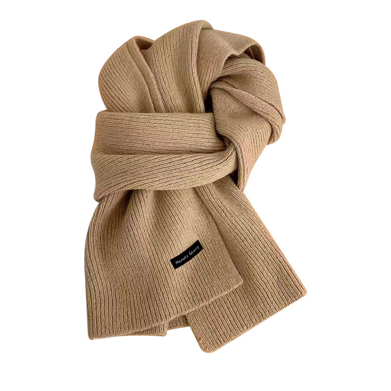Casual knitted scarf featuring stylish design