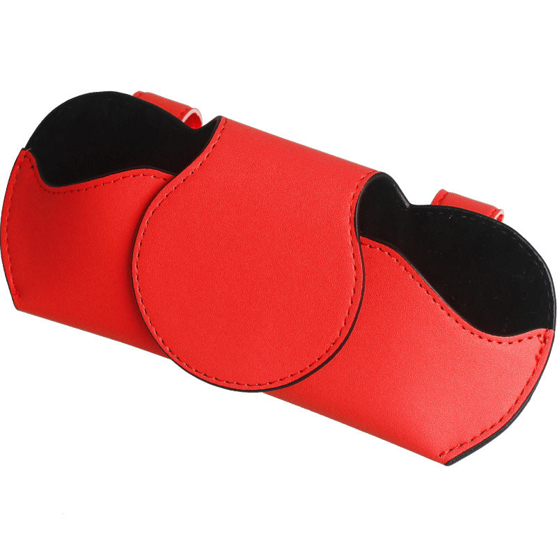 Organised car dashboard with sunglasses holder