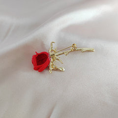 Stylish brooch with tulip and rose design