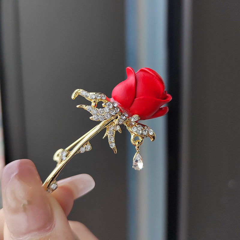 Bridal brooch with tulip design