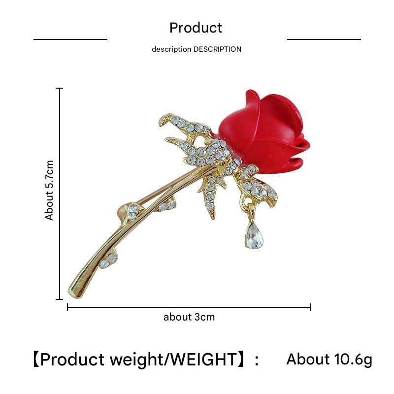 Detailed view of floral brooch clasp