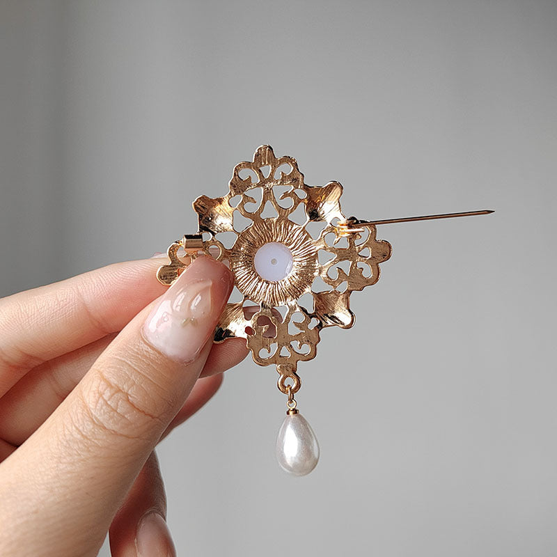 Elegant Vintage Pearl Brooch Displayed Fashionably
