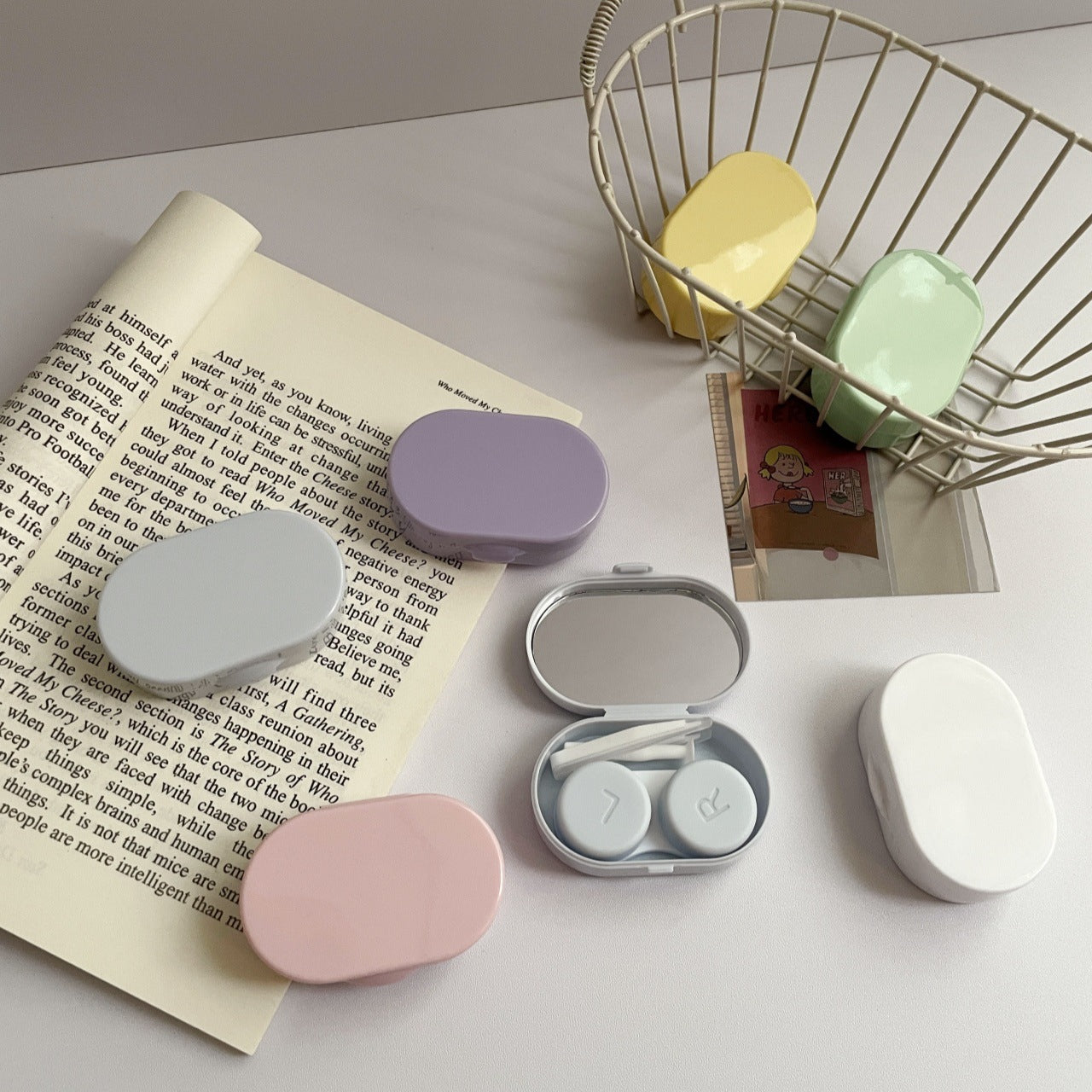 Trendy contact lens case with heart patterns
