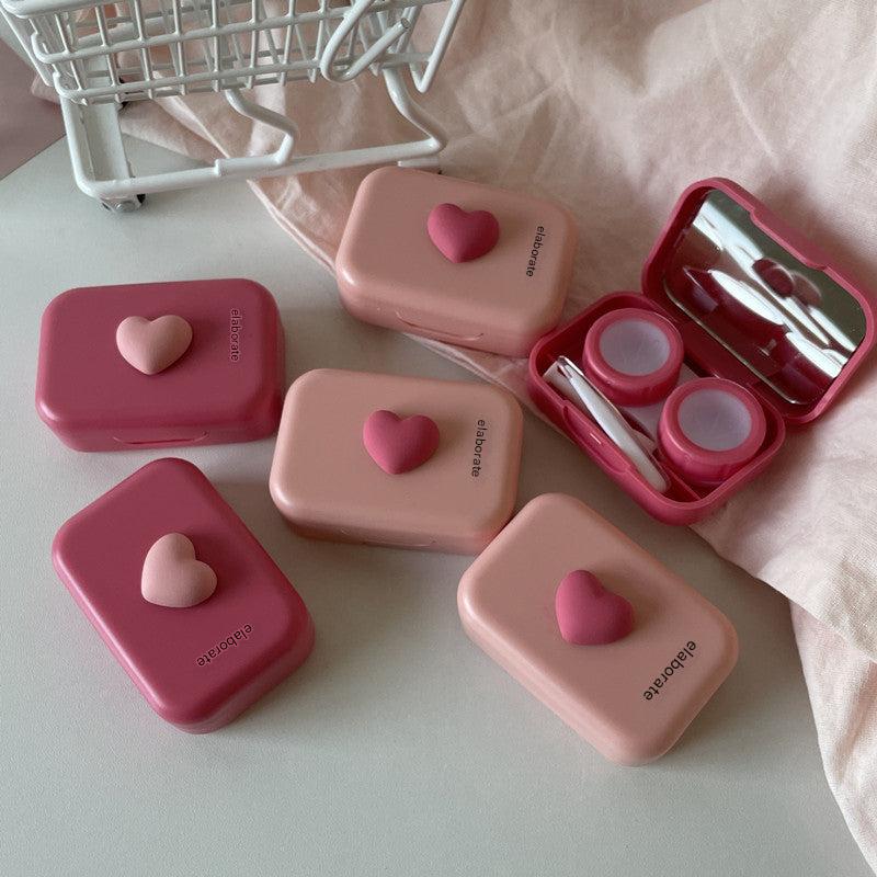 Compact and user-friendly contact lens holder