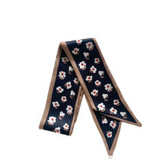 Comfortable polyester scarf laid out image 5