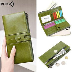 Fashionable women's wallet in black with zipper closure