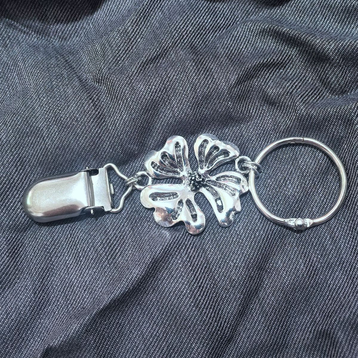 Compact and functional hat clip