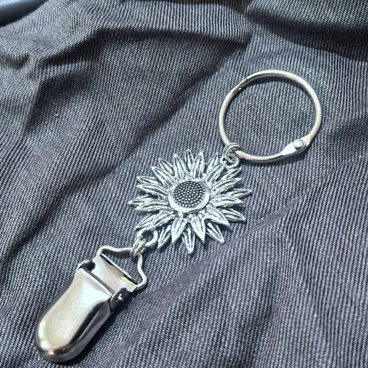 Multi-Purpose Travel Hat Clip front view