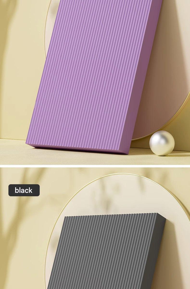 Comparison of two sizes of yoga kneeling mats