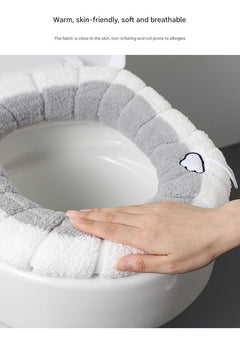 Comfortable green toilet cover for winter
