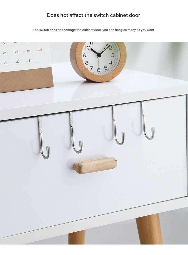 S-shaped double hooks with towels