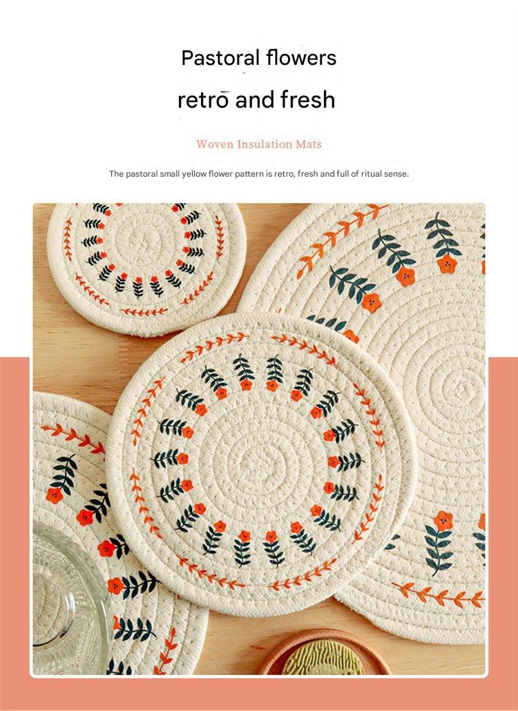 Stylish Nordic heat-resistant dining mat in floral design 1