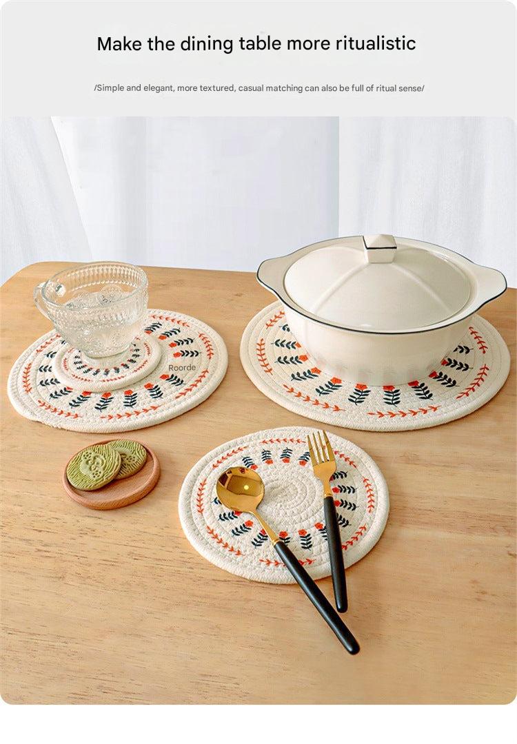 Dining table set with heat-resistant mats 7