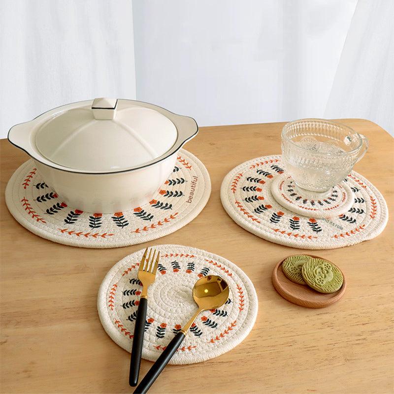 Floral patterned mat for serving hot bowls 3