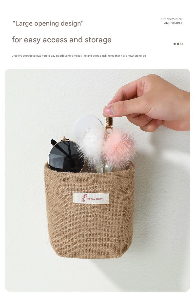 Compact wall-mounted pouch for organisation