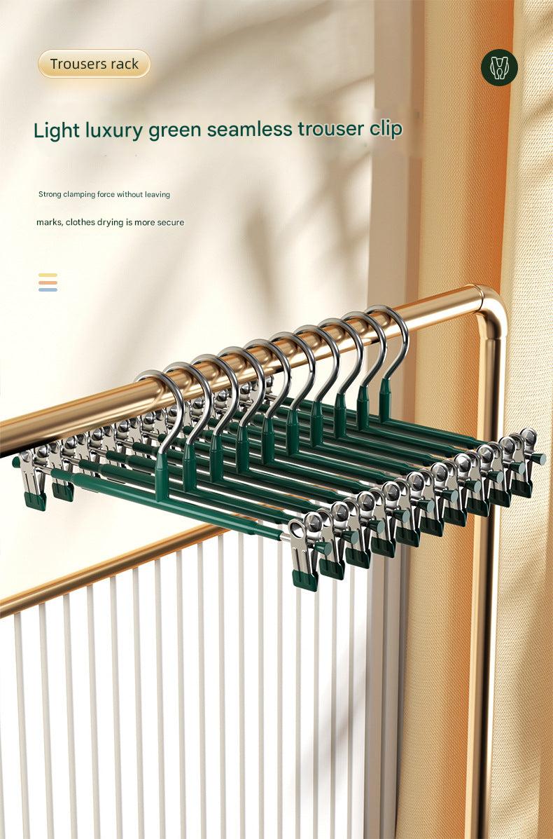 Hanging solution for outdoor clothes drying