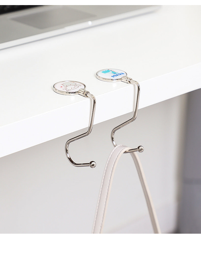 removable desk organiser in action 6