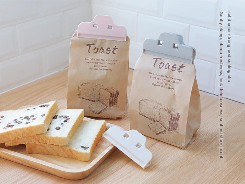 Strong kitchen sealing clip for food bags in use