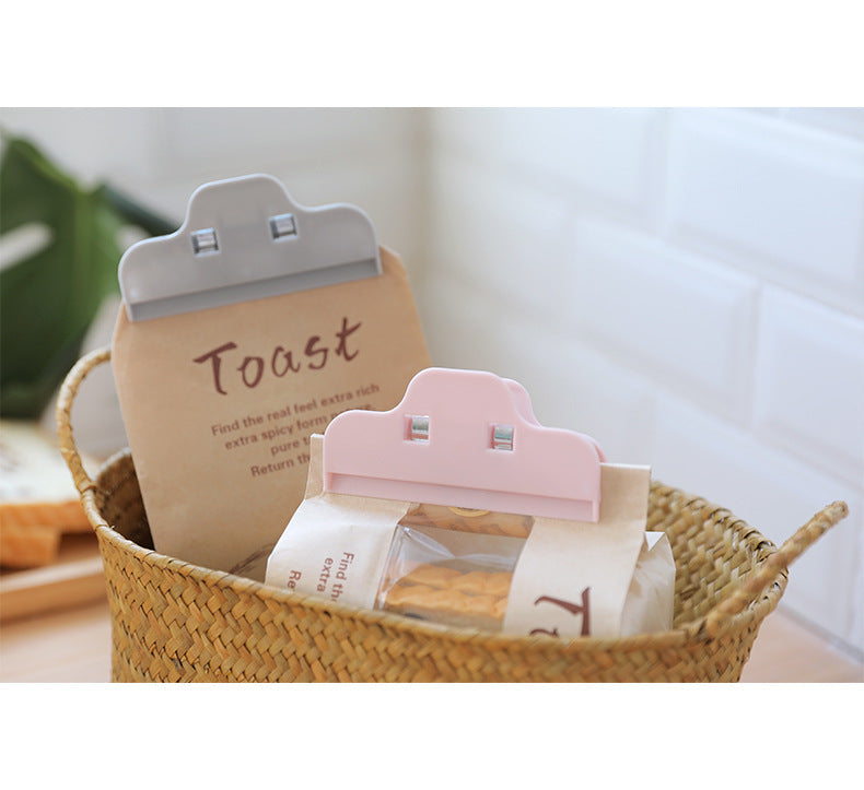 Versatile food sealing clip for various bag sizes