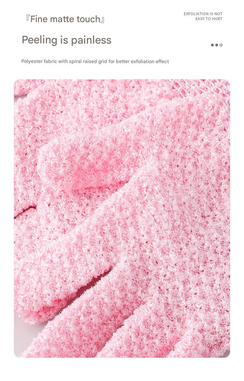 Exfoliating Bath Gloves in use