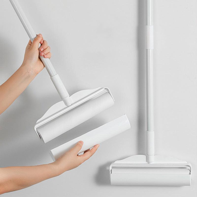Effortlessly removing pet hair with the roller